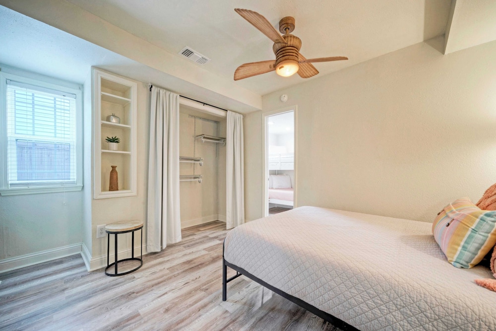 Golf Cart Zone, Walk or Ride to Beach Patio + BBQ Salty Sunshine #A