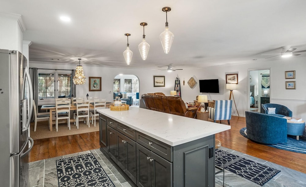 Beautifully Updated, Dog Friendly 4-bed, 4-bath Home Near Beach