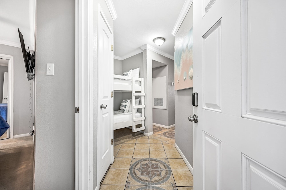 Seascape 2119 1 Bedroom Condo by RedAwning