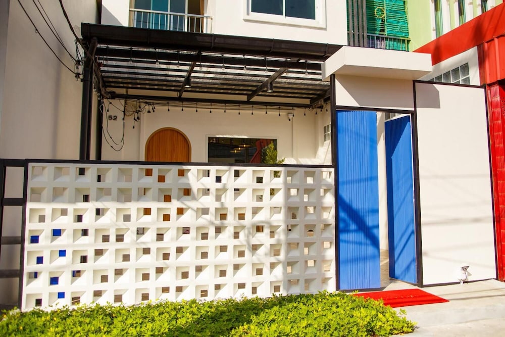 De Blue Door