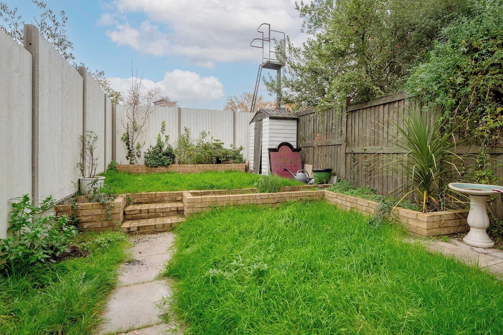 3 bed Home in Battersea With Garden