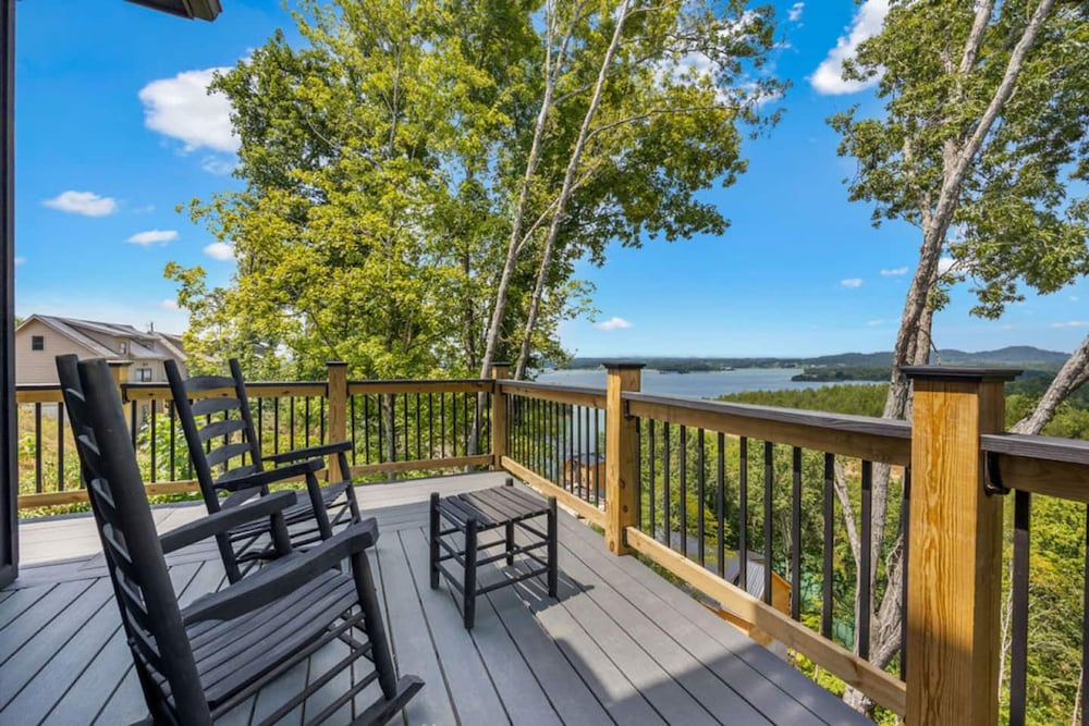 Luxury Cabin Lake Views EV Charger Game Room