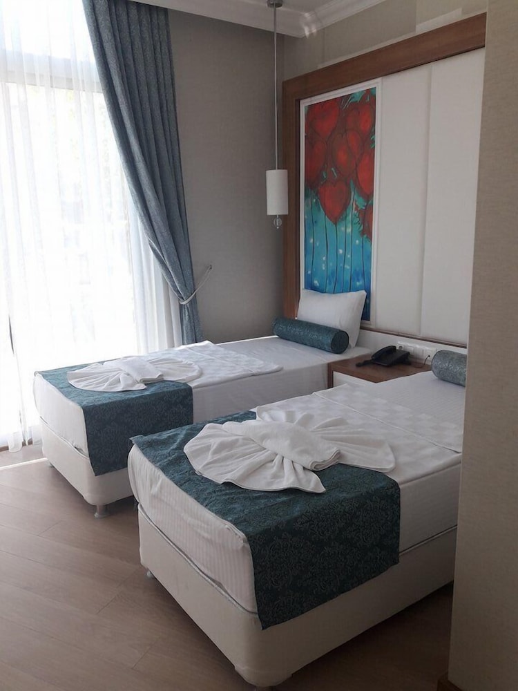 Exelans Hotel & Spa - Image 19