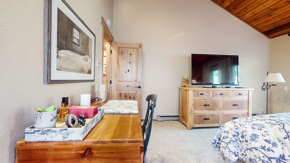 Snowcreek I #47 4 Bedroom Condo view 2