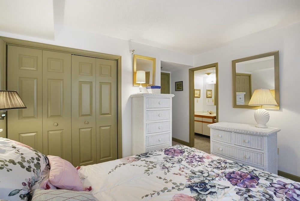 Surf Crest 103 1 Bedroom Condo by RedAwning view 4