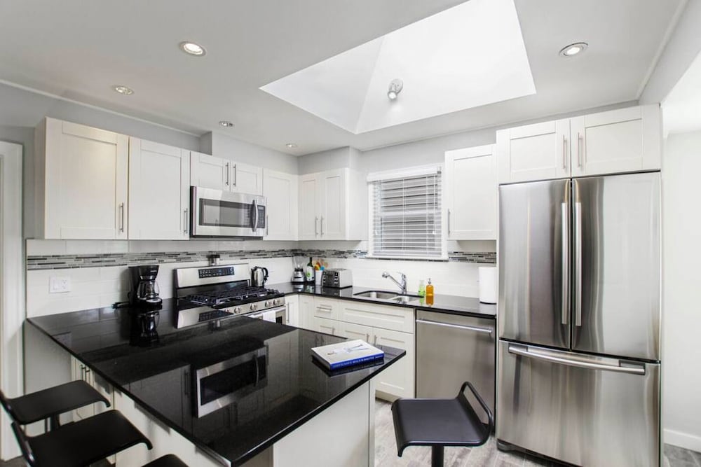 438 West 21st Beautiful 3 Bdrm Newly Reno d Home Cambie Area - Image 5