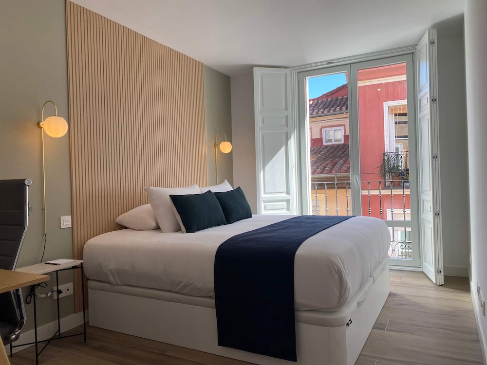 w Stylish 2BR w Sunny Terrace in Chueca