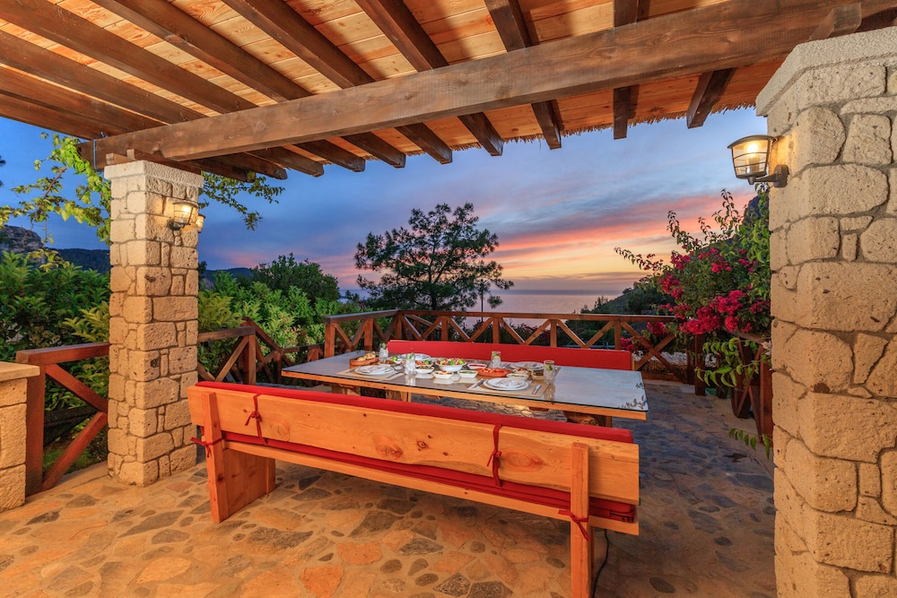 Private Island-Style Ultra Luxury Villa Estate