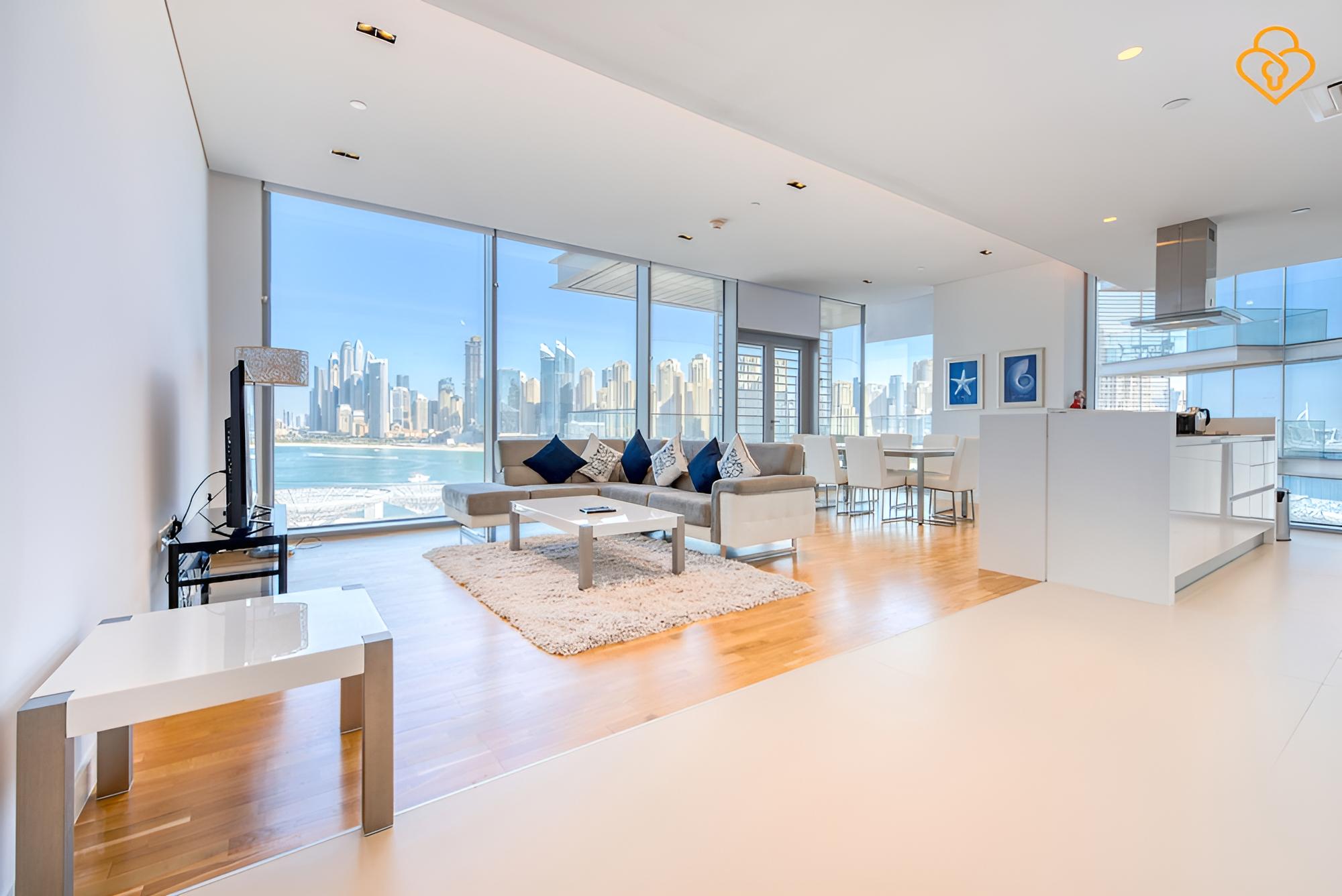 Beautiful Large 3 B/R Apt in BlueWaters Island