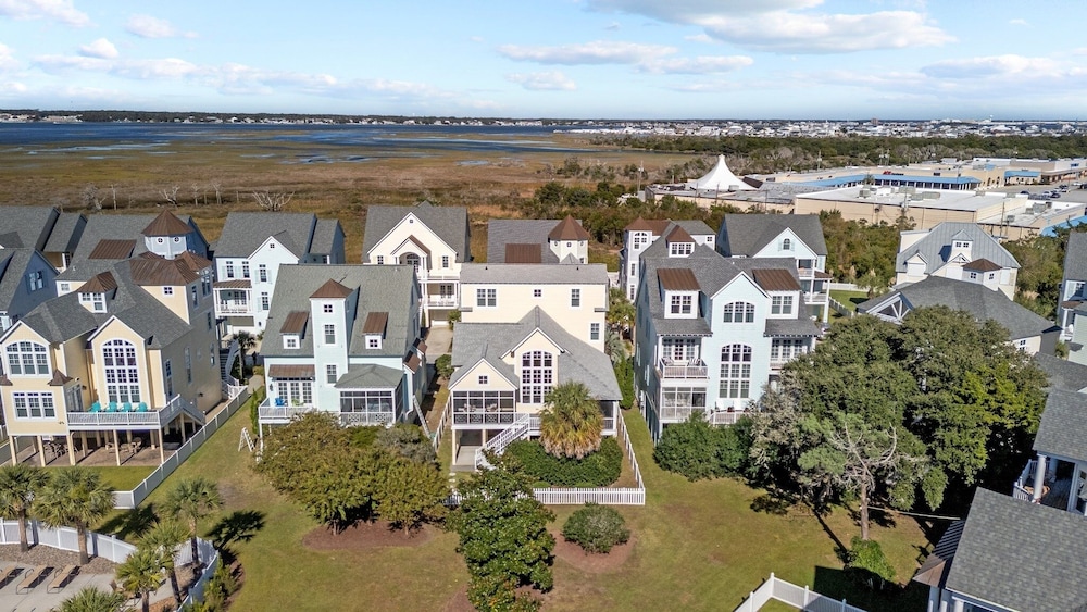 Posh Pelican 5 Bedroom Home view 3