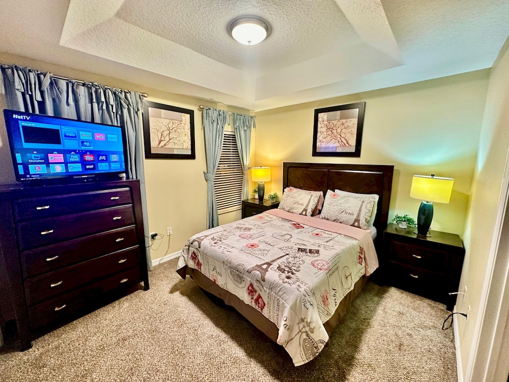Luxury Compass 3BR Townhouse Near Disney Parks 2