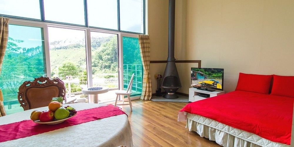 Sunny Junny Pension