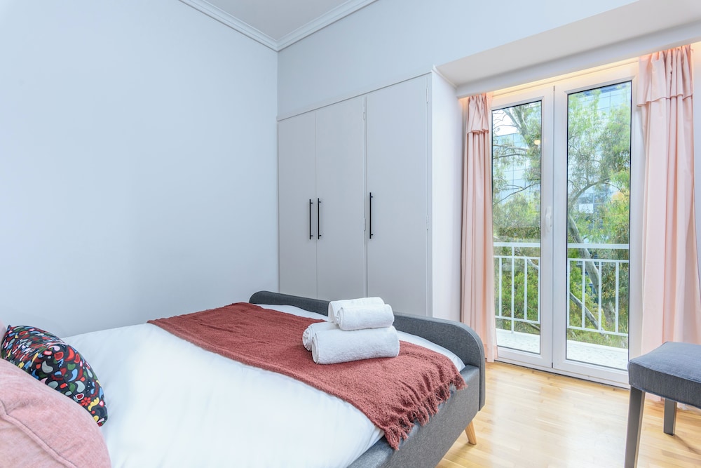 Zeus 2-Bedroom Apt with Acropolis View