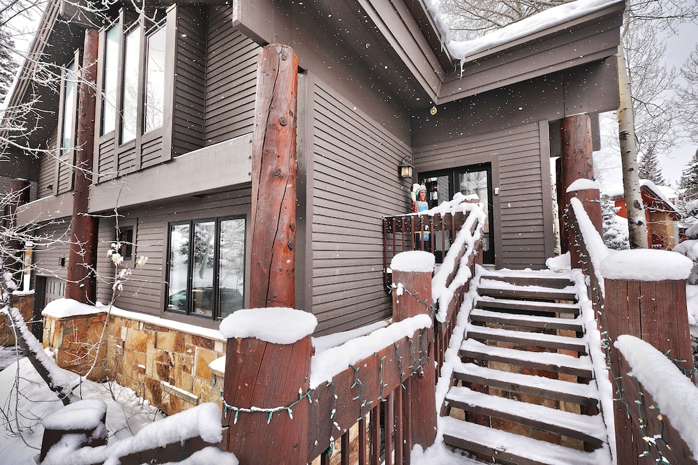 Aspen Hollow 6 5 Bedroom Townhouse by RedAwning view 5