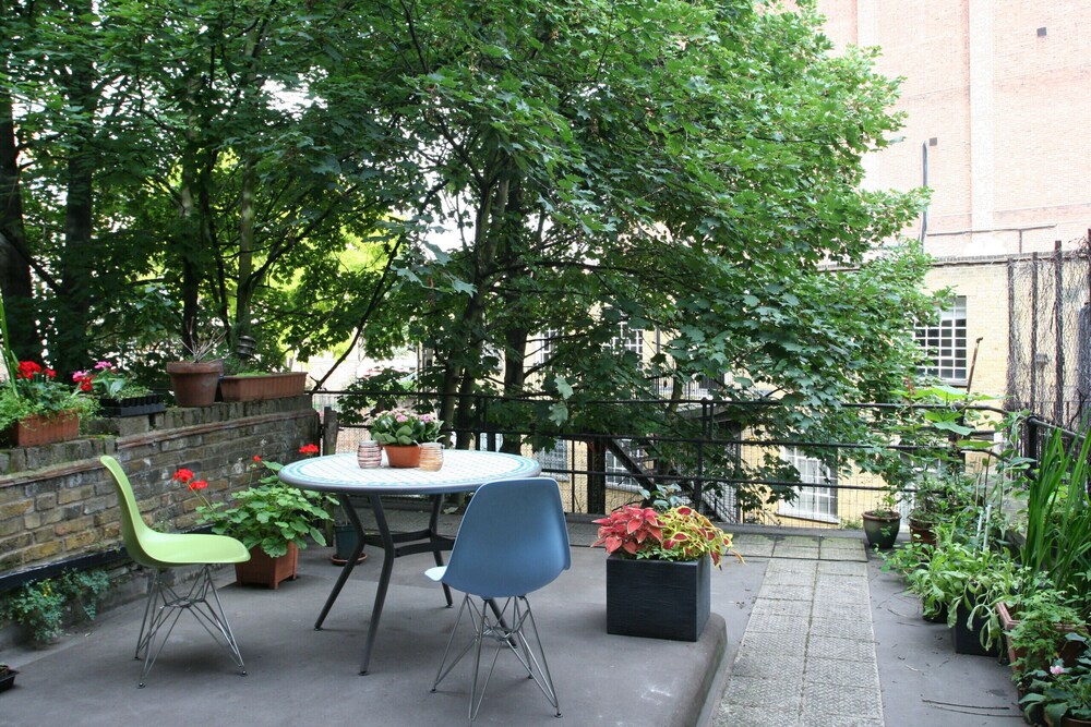 outdoor bbq area
