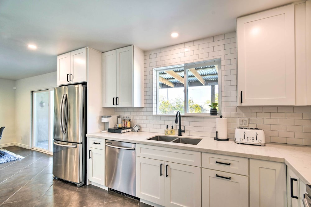 Luxe Scottsdale Retreat w/ Pool & Hot Tub! view 3