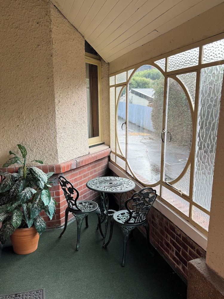 Manor on the Park Backpackers