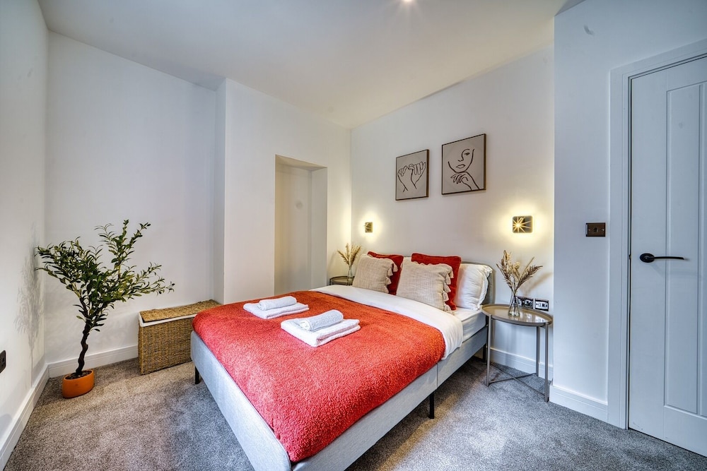 InspoHome Bayview 1-Bed Cardiff Bay view 3
