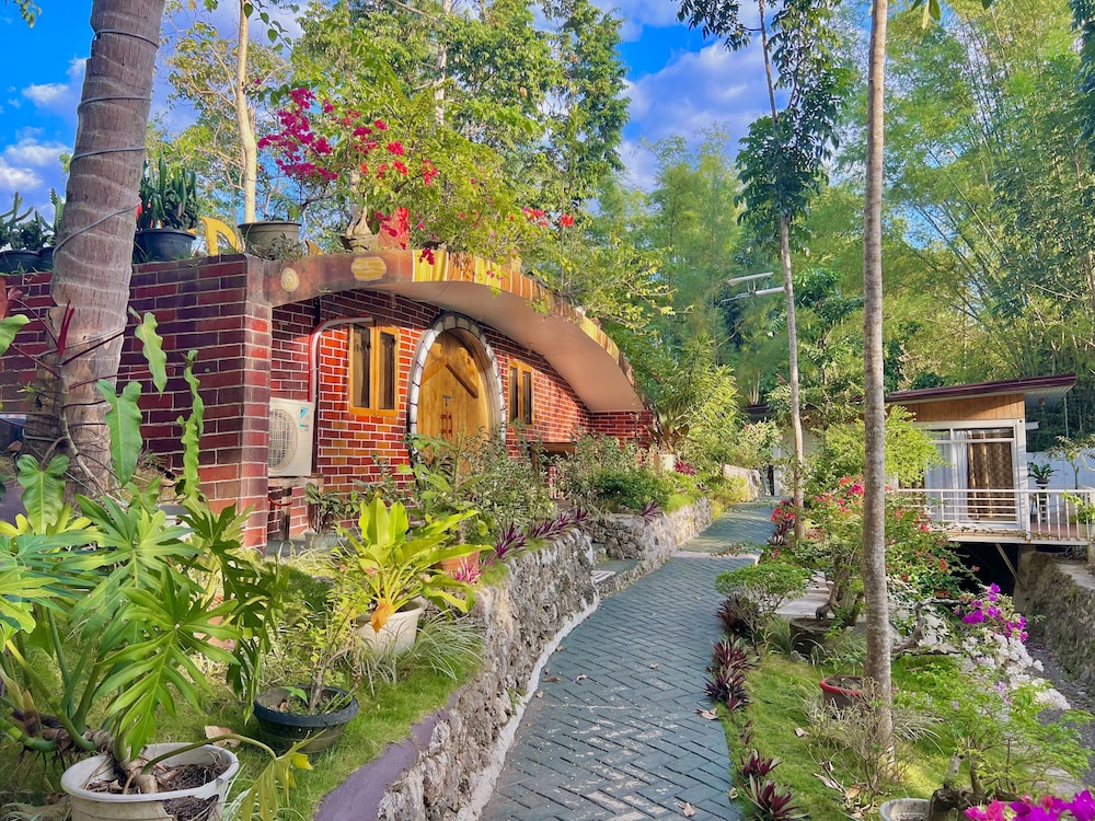 Jardin De Ysabelle and Hobbiton Cafe view 5