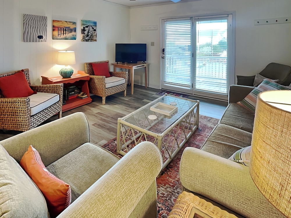 Catch A Wave by Topsail Realty