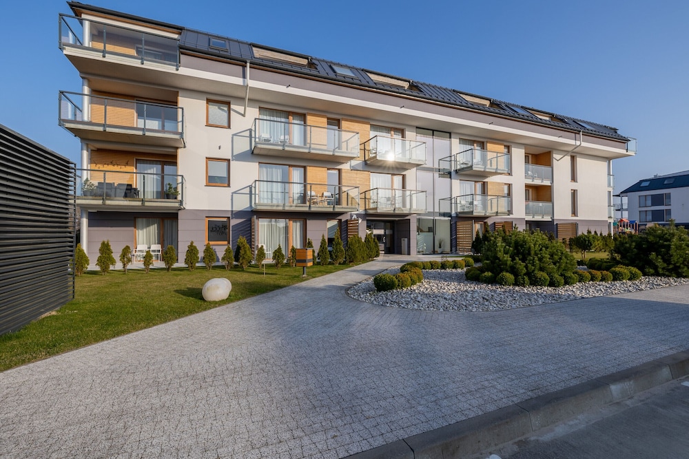 Marynarska Modern Apartment by Renters view 4
