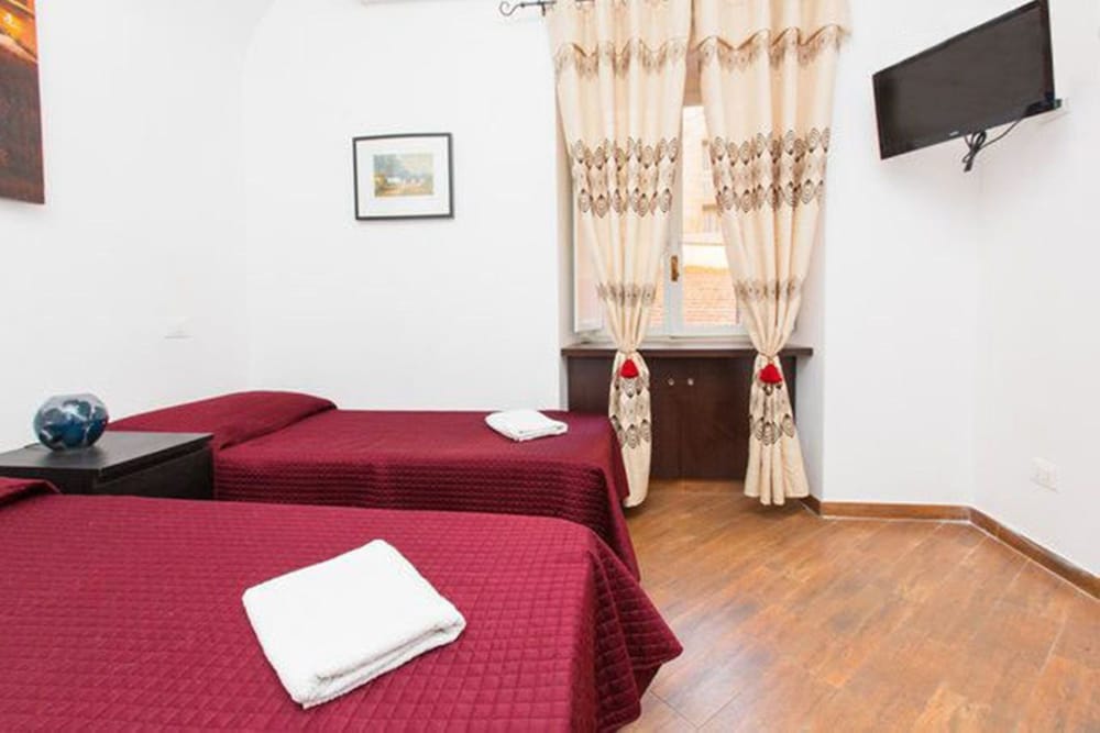 Romangelo 2 Hostel