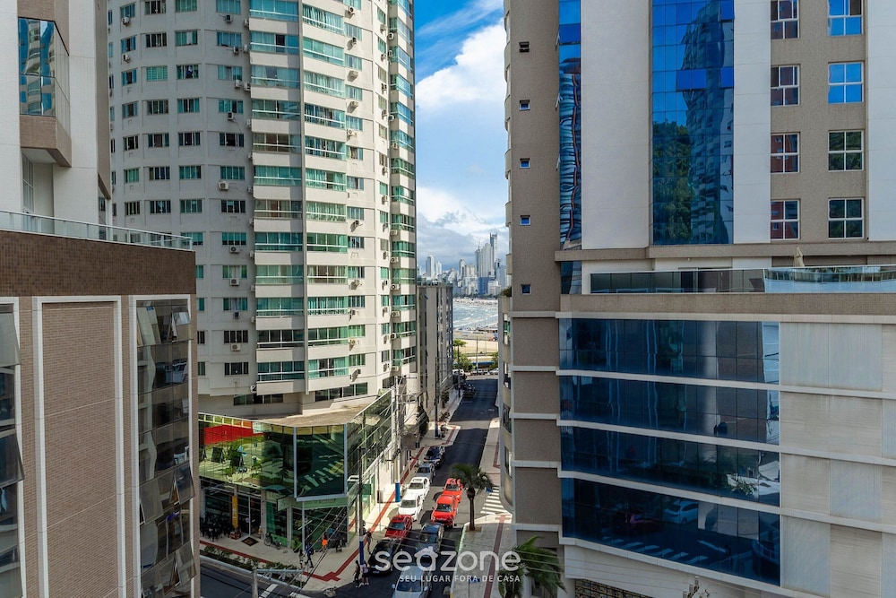 Apartment 160 m From the Big Wheel in BC - Epj0601
