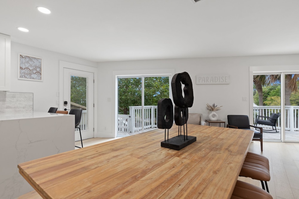 Seas & Greetings! 5BR 4BA House! Elegant Coastal Living Near the Shore