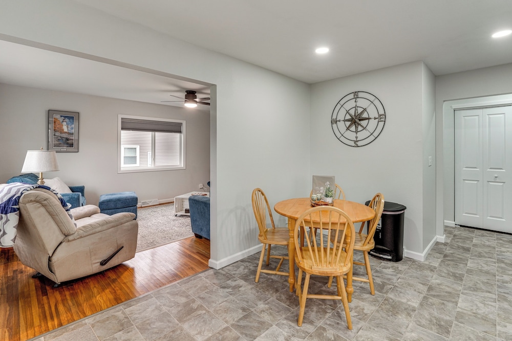 Walk to Lagoon Saloon! Chic Home on Nugent's Canal