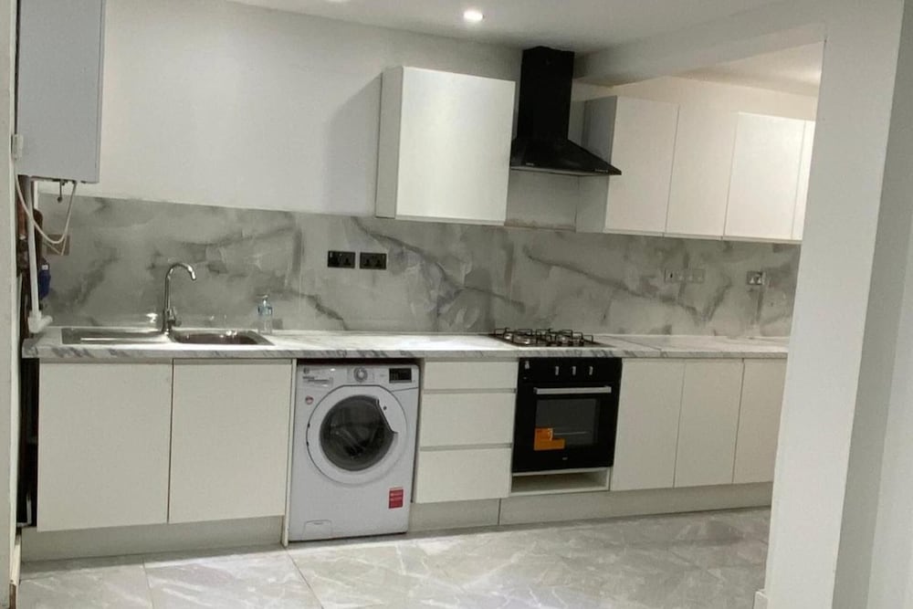 Coventry Stay - Sleeps 8, Free Parking & Wifi