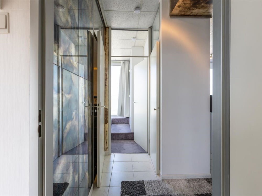 Apartment on Zeedijk With Sea Views