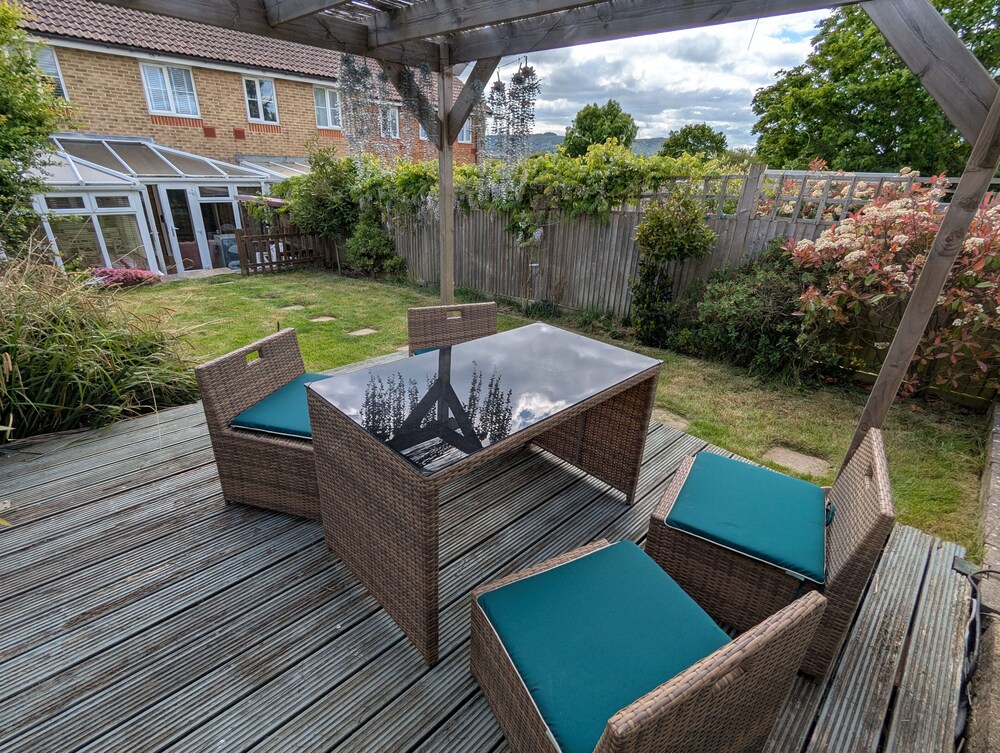 Modern 3B Eastbourne Retreat: Tranquil & Cozy Stay