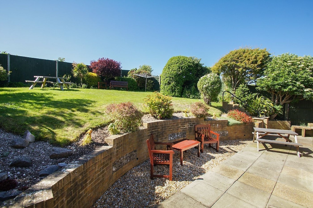 Dean Court Garden Parking by Brighton Holiday Lets, photo 19
