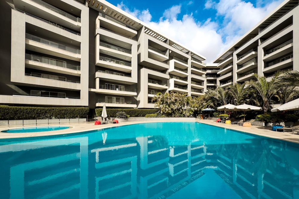 Fresh & Fabulous 2bdr - 5 min to Airport