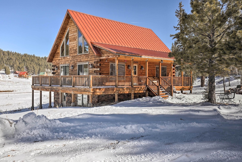 Cozy Family Cabin: Game Room, Near National Parks! view 4