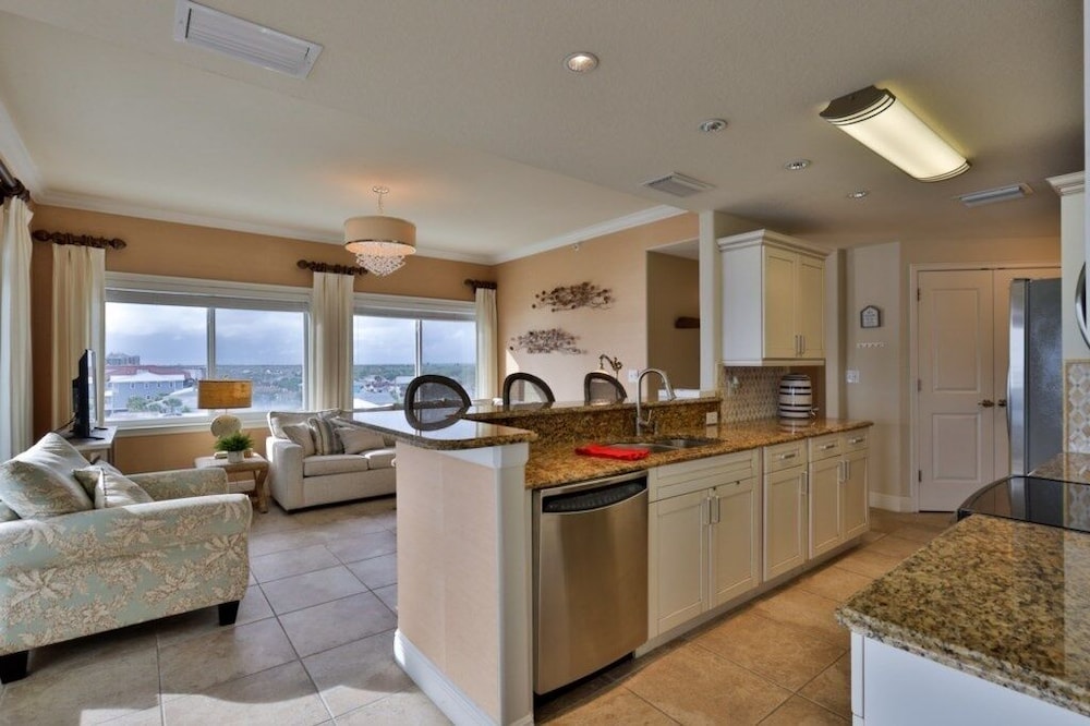 Oceanfront Condo With Beautiful Views 2 Bedroom Condo