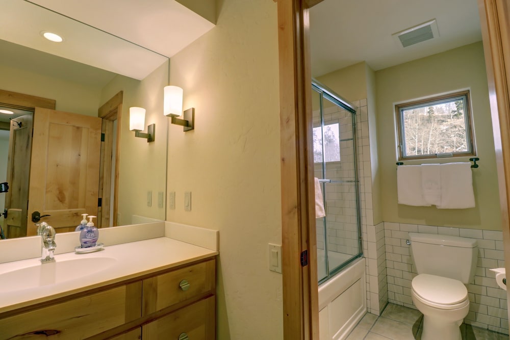 11 Stormwatch Circle 4br 3.5ba 4 Bedroom Home
