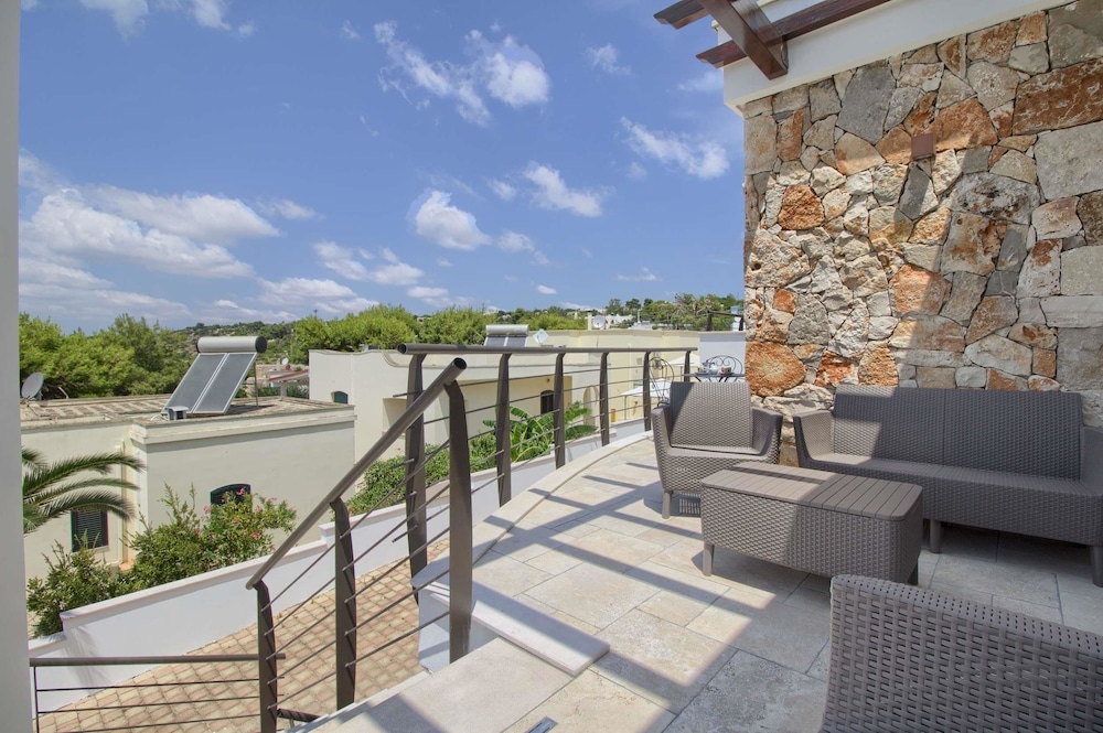 Greg Bay en Patu — balance & terrace