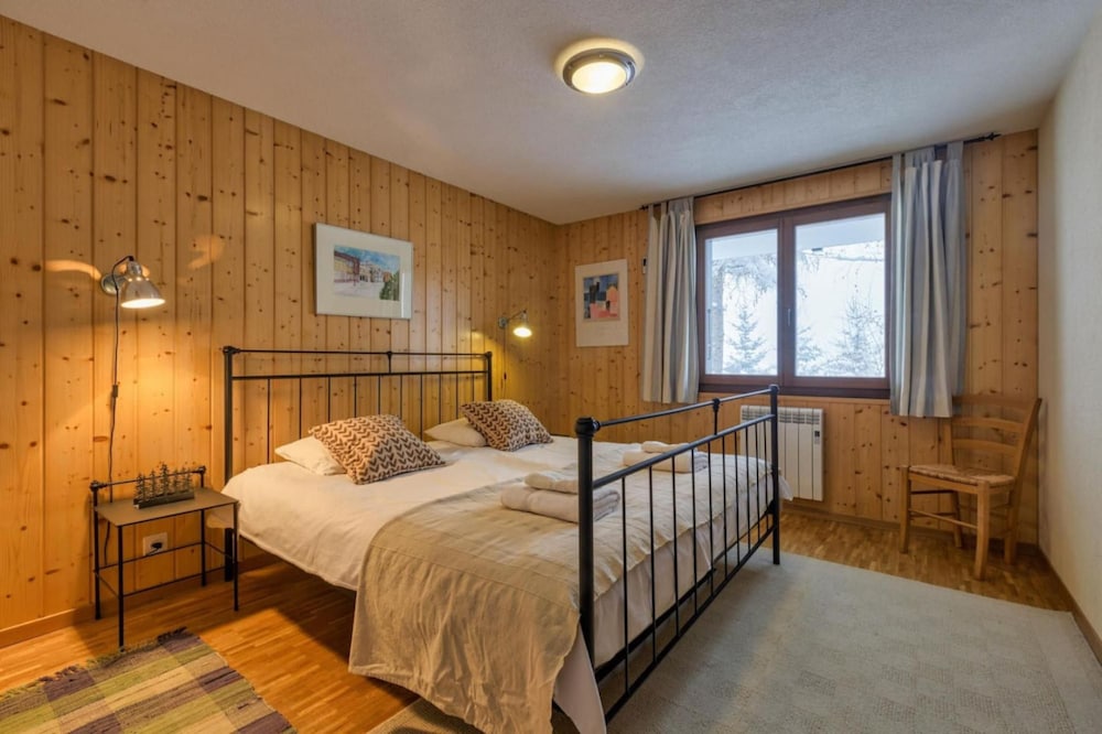 Chalet Les Jeunes - 8 Pax Swiss Ski Chalet