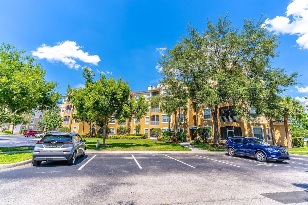2821 Windsor Hills