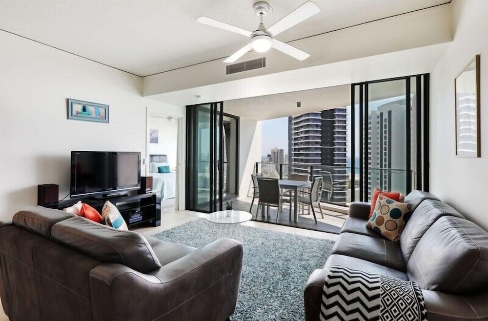 Sierra Broadbeach - Ocean View Apartment