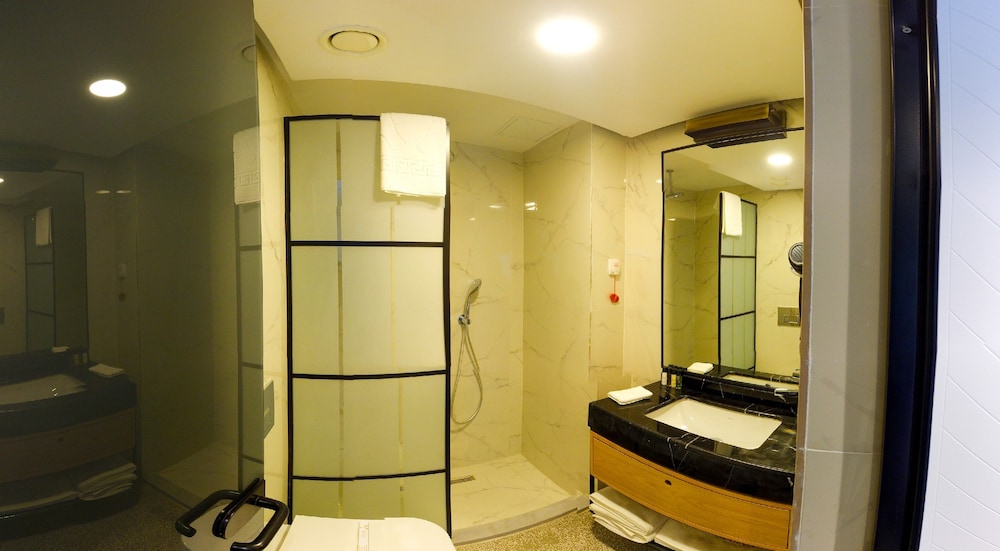 Maroon Tomtom - Image 26