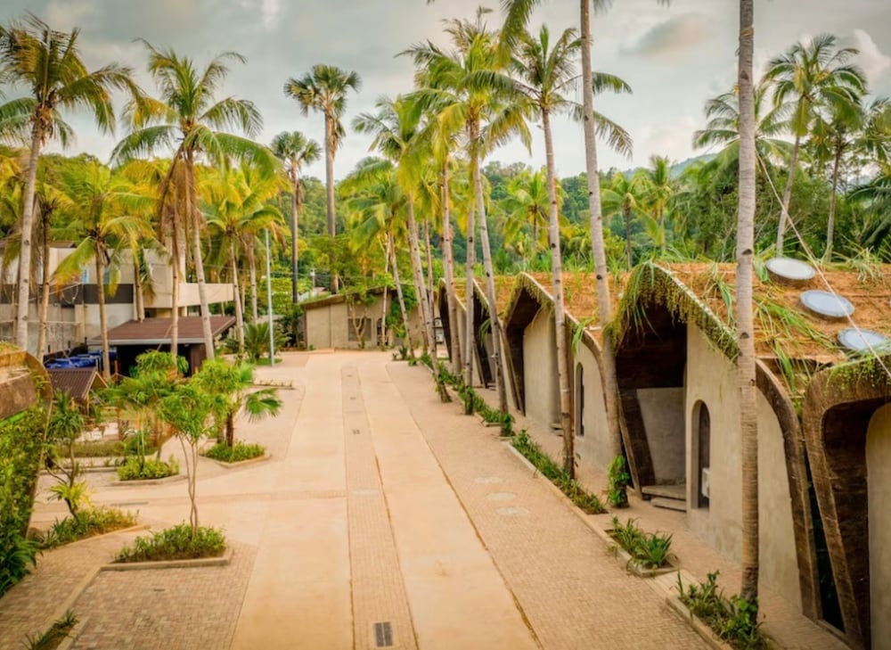 Villa with pool in an ecovillage Nido Fi