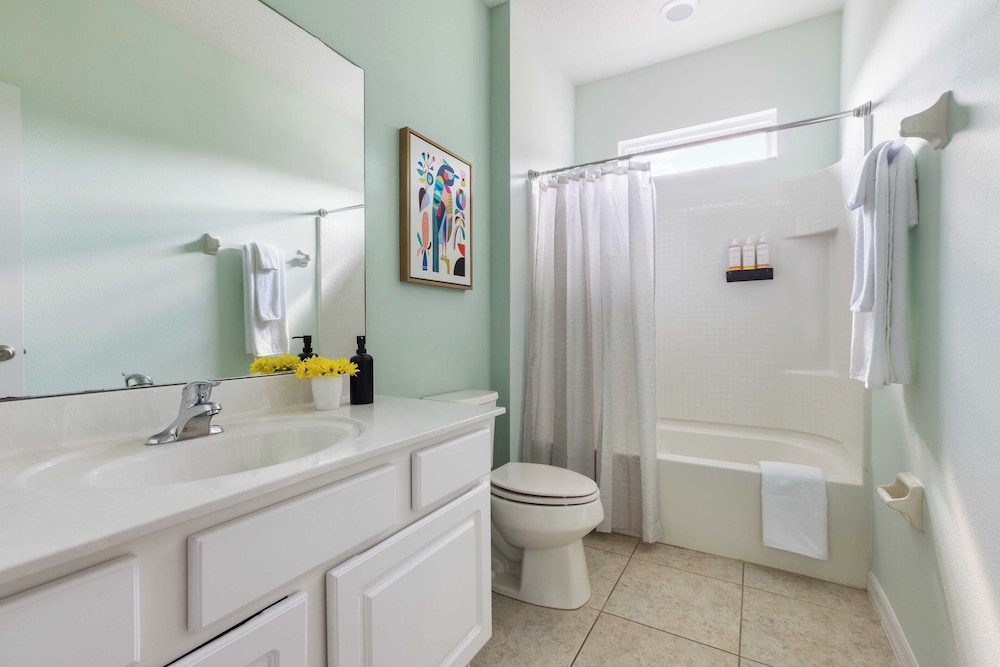 Sleeps 18! Solterra Resort, Pool, Gameroom, Themed Bdrs Broad Oak by Avantstay