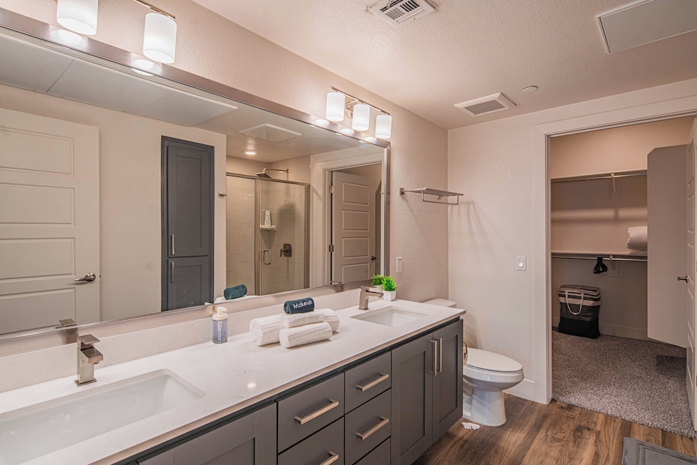 ROVE LIVING/KB - Scottsdale Grand