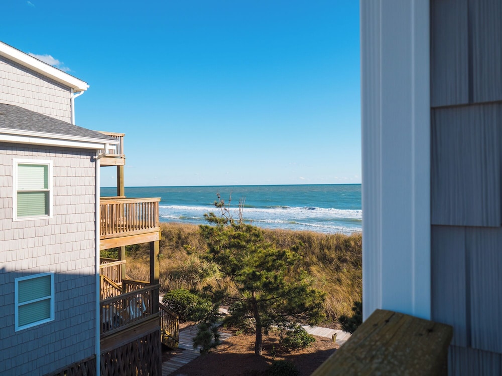 Pelican Nest by Topsail Realty