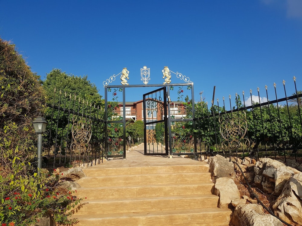 Naftali Estate