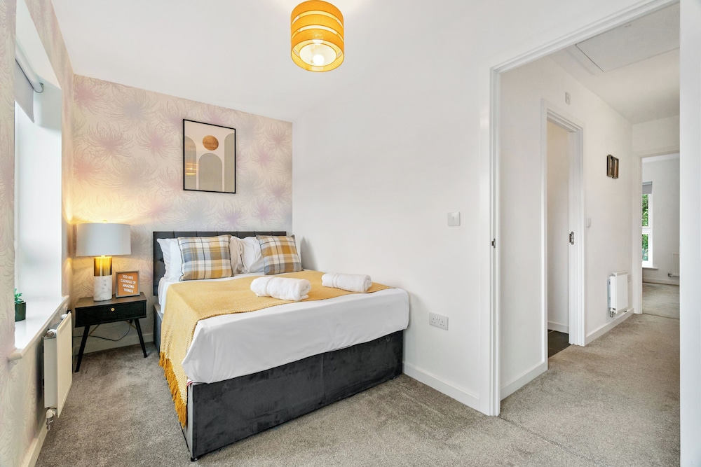 House - Sleeps 4 - Garden - Parking view 4