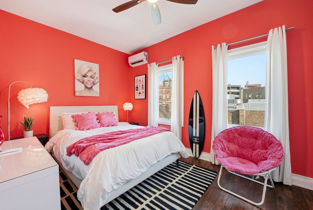 Modern 4-bedroom Townhouse in River West