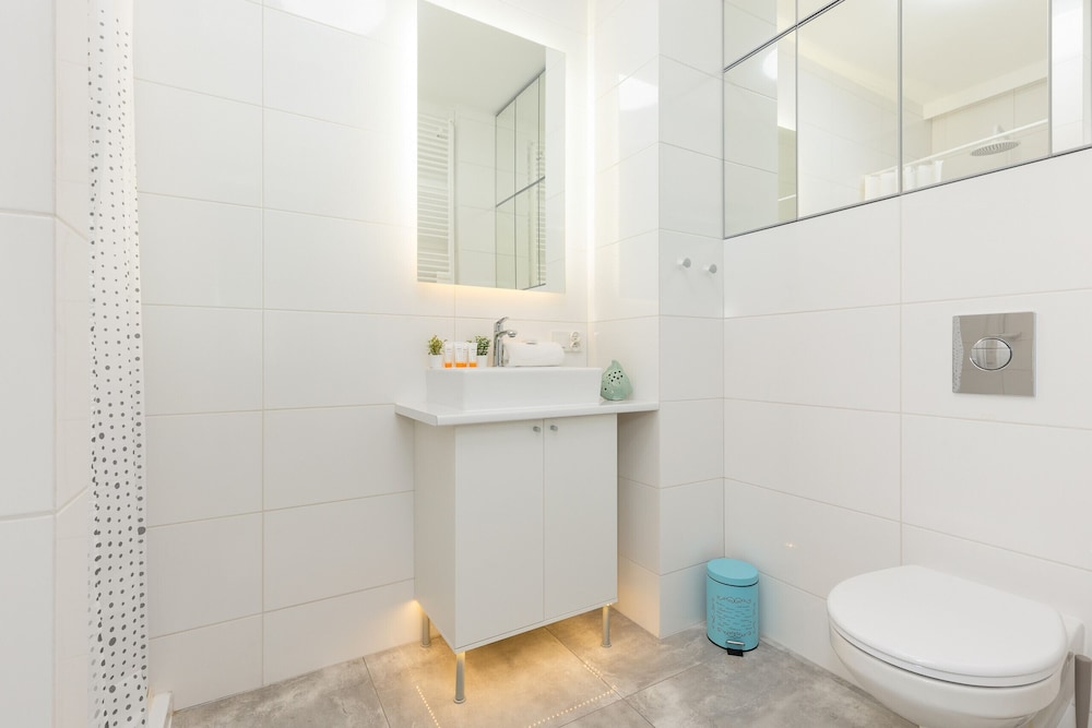 Cozy Apartment Marywilska by Renters view 4